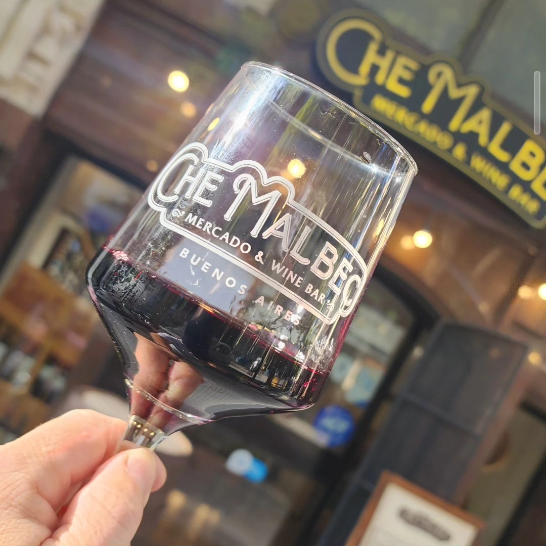 Servicio de copas y vino para eventos